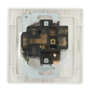 GAMMA Everest Geaard Stopcontact Met Schakelaar Wit 4 GAMMA Everest Geaard Stopcontact Met Schakelaar Wit - Afbeelding 2